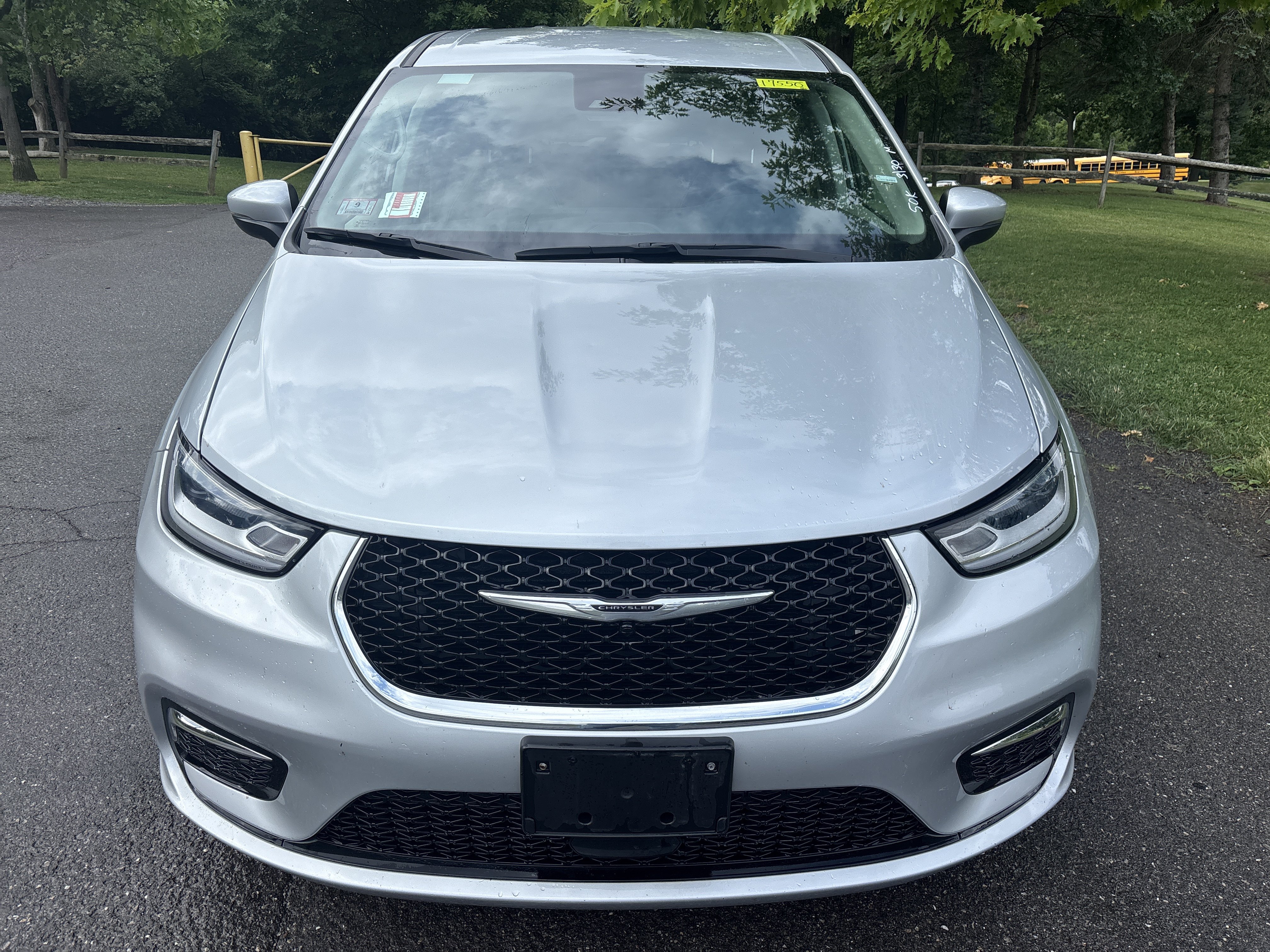 Used 2023 Chrysler Pacifica Touring-L FWD image 9