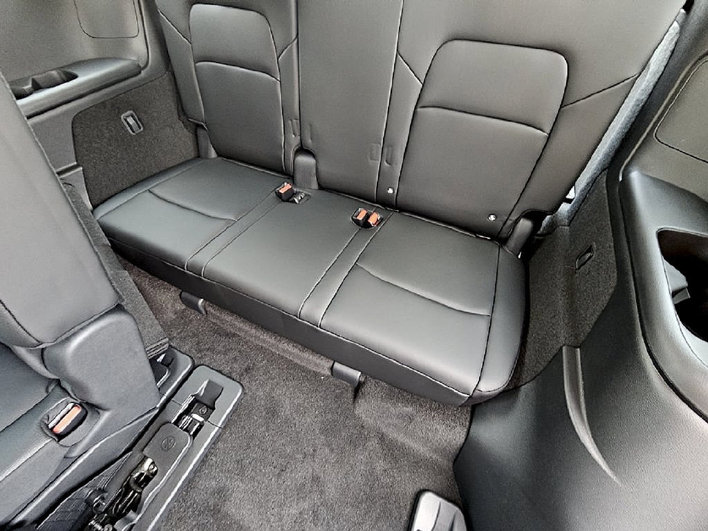 New 2026 Nissan Pathfinder SL w/ Cargo Package FWD image 26