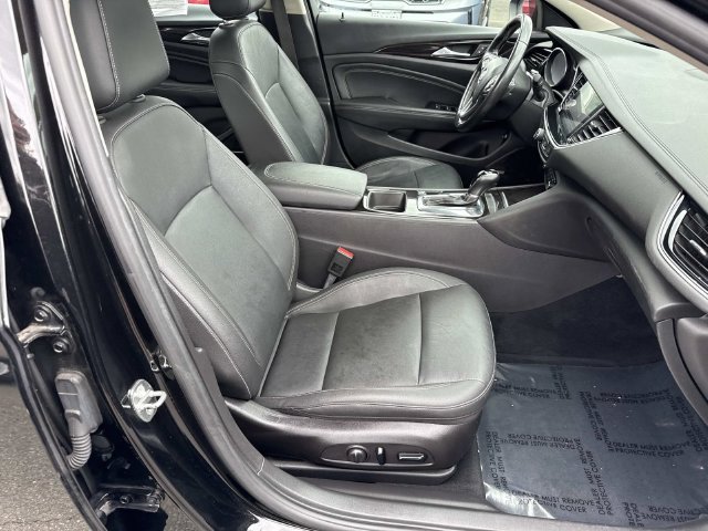 Used 2018 Buick Regal Essence w/ Sights and Sounds Package AWD/4WD image 9