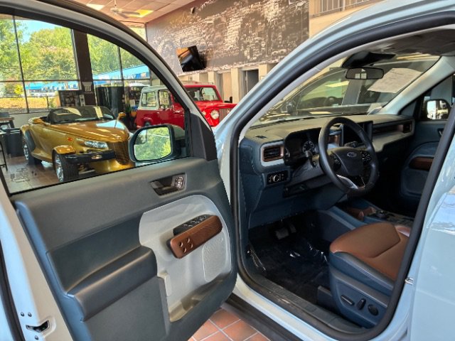 Used 2023 Ford Maverick Lariat FWD image 15