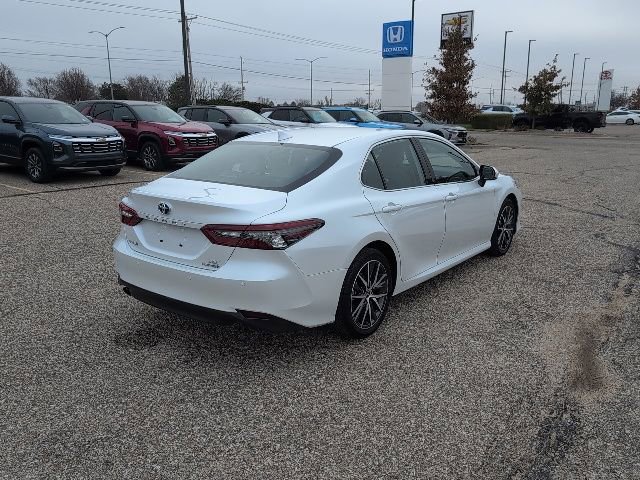 Used 2022 Toyota Camry XLE image 17