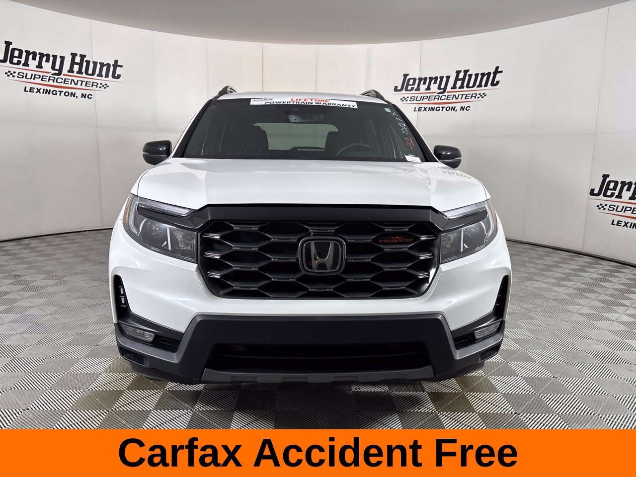 Used 2024 Honda Passport TrailSport image 3