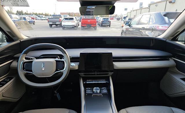 Used 2025 Lincoln Nautilus Premier image 9