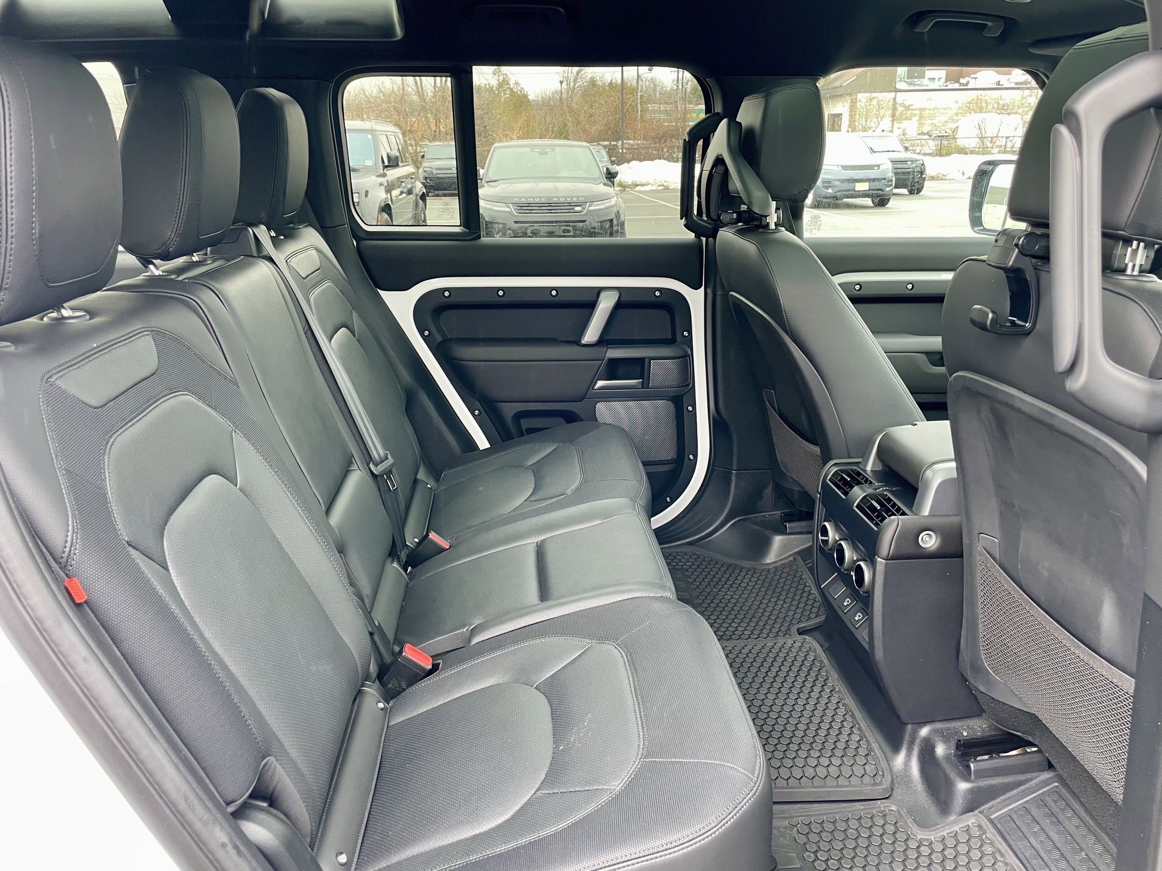 Used 2024 Land Rover Defender 110 X-Dynamic SE image 29