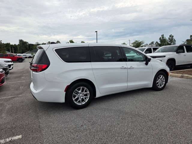 New 2027 Chrysler Pacifica Select w/ Family Tech Group FWD image 11