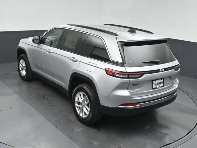 New 2026 Jeep Grand Cherokee Laredo w/ Trailer Tow Package AWD/4WD image 34