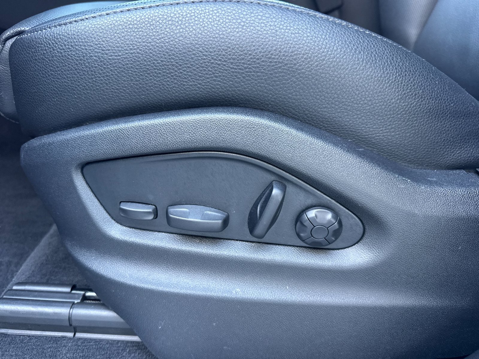 Certified 2024 Porsche Cayenne AWD/4WD image 14
