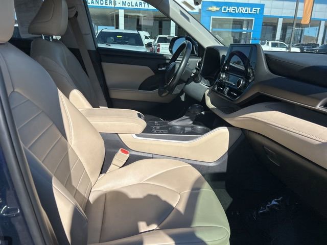 Used 2023 Toyota Highlander XLE image 34