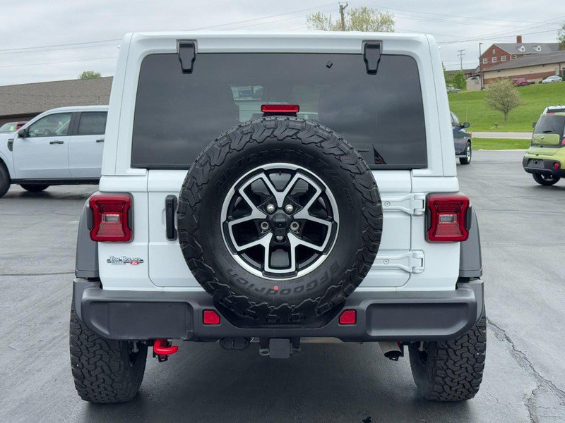 Used 2025 Jeep Wrangler Unlimited Rubicon w/ Convenience Group AWD/4WD image 4
