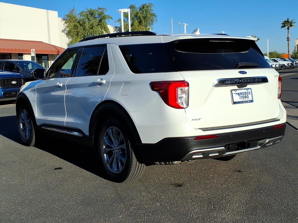 Certified 2022 Ford Explorer XLT w/ Equipment Group 202A image 3