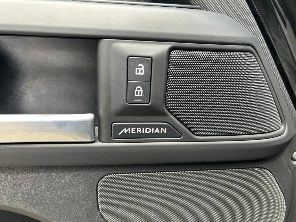 Used 2025 Land Rover Defender 110 S AWD/4WD image 39