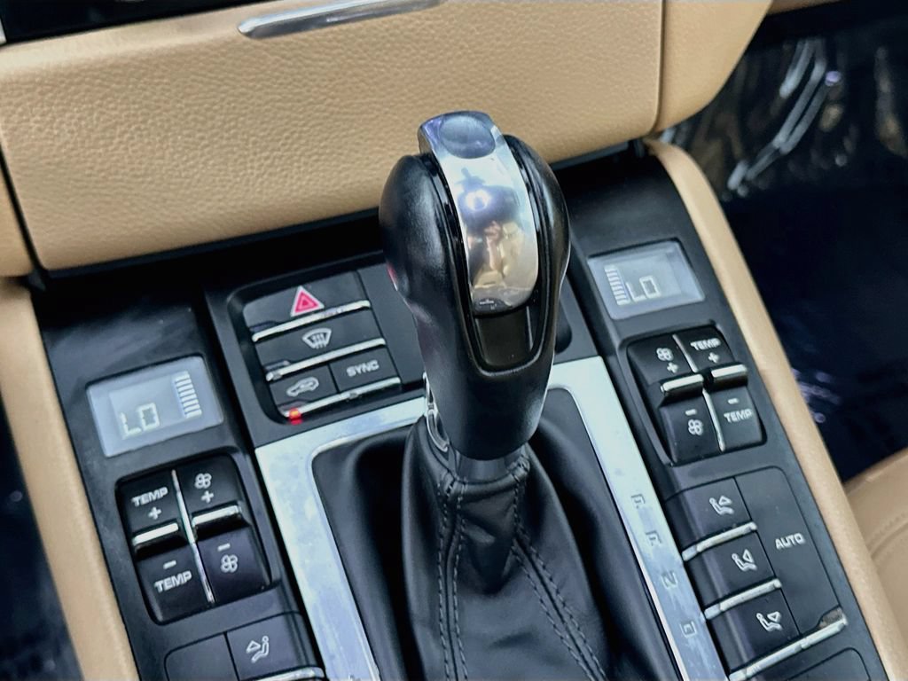 Used 2018 Porsche Macan AWD/4WD image 19