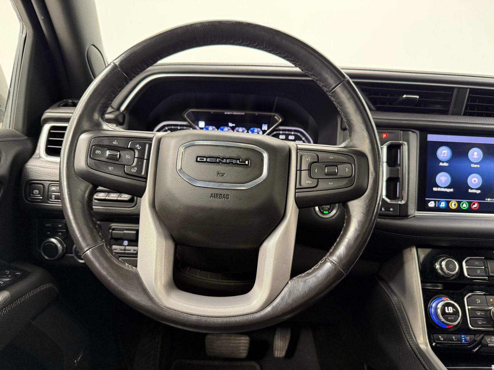 Used 2021 GMC Yukon XL Denali w/ Denali Premium Package image 31