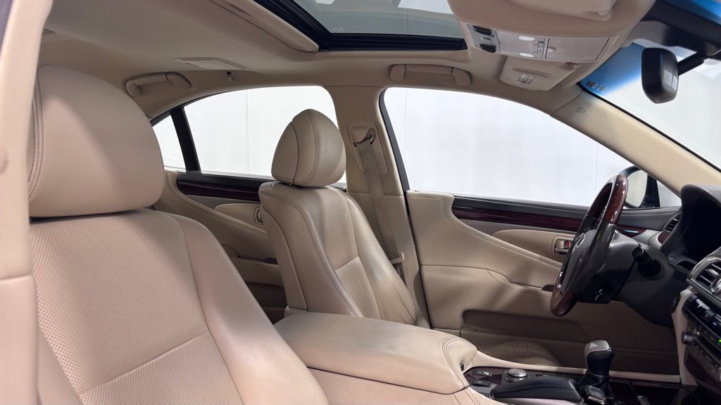 Used 2015 Lexus LS 460 AWD w/ Comfort Package image 20