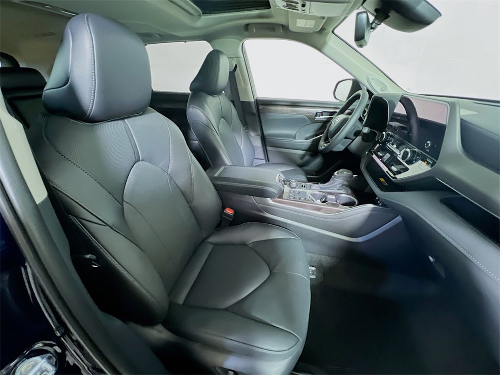 New 2026 Toyota Highlander Limited image 23