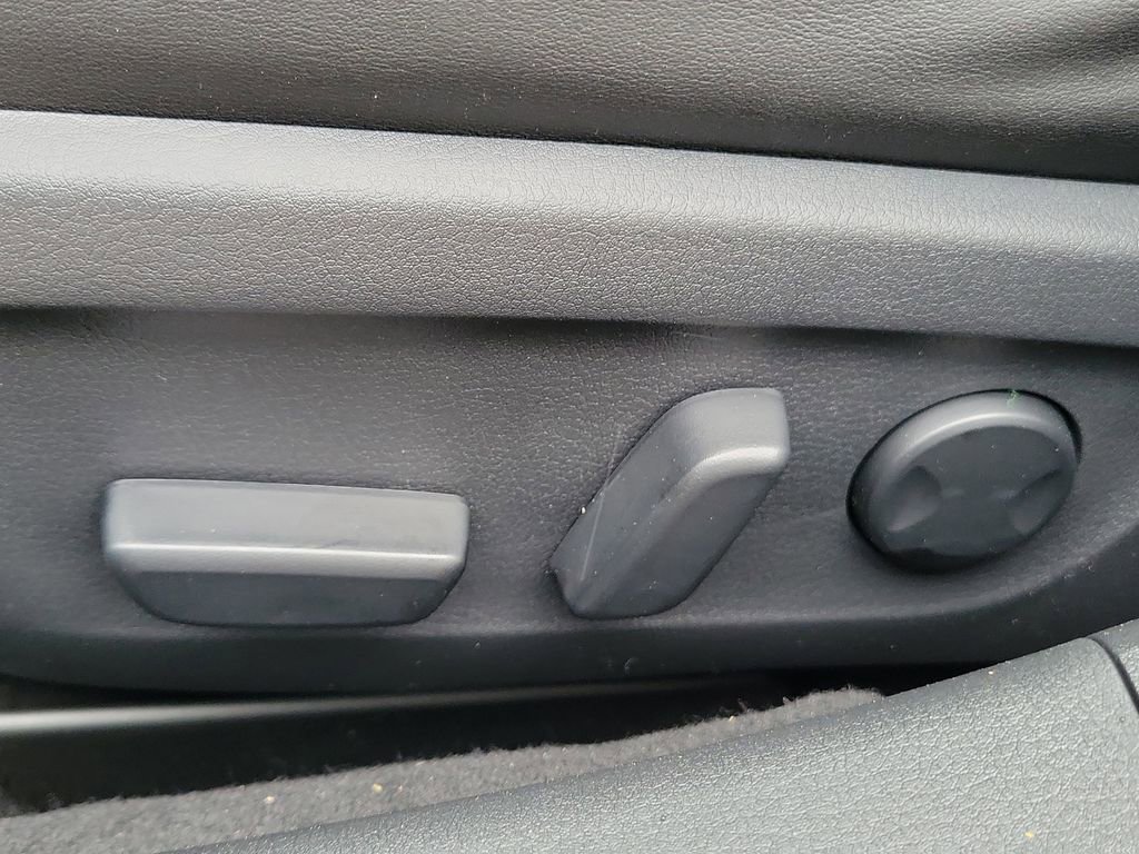 New 2026 MAZDA MAZDA3 Hatchback w/Premium Plus Pkg image 18