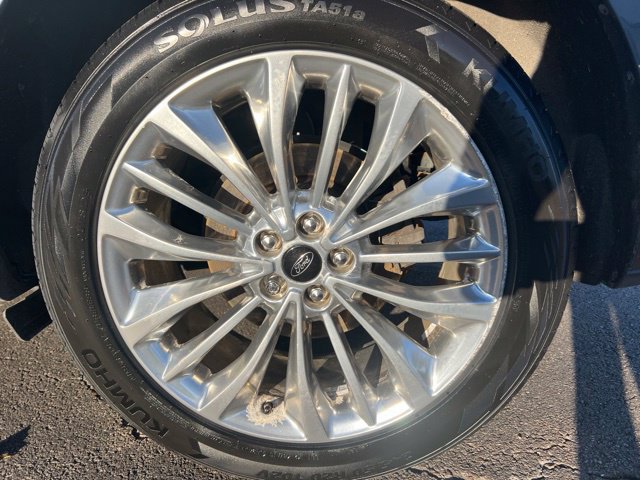 Used 2020 Ford Edge Titanium w/ Equipment Group 301A AWD/4WD image 17