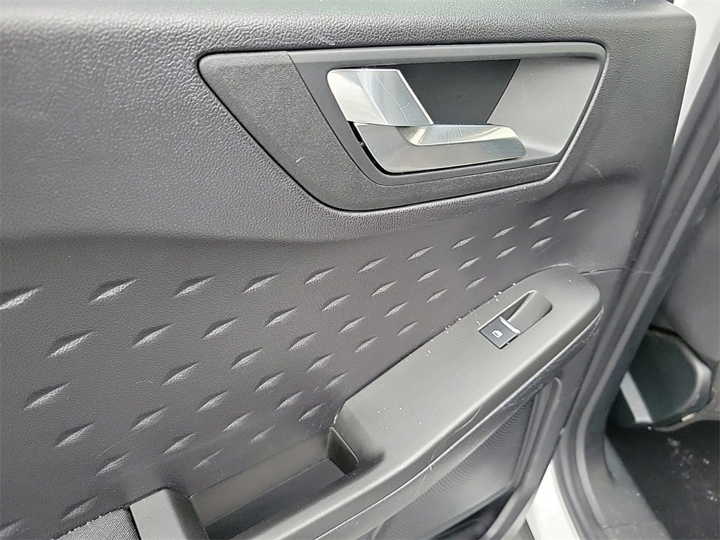 Used 2020 Ford Escape SE image 14