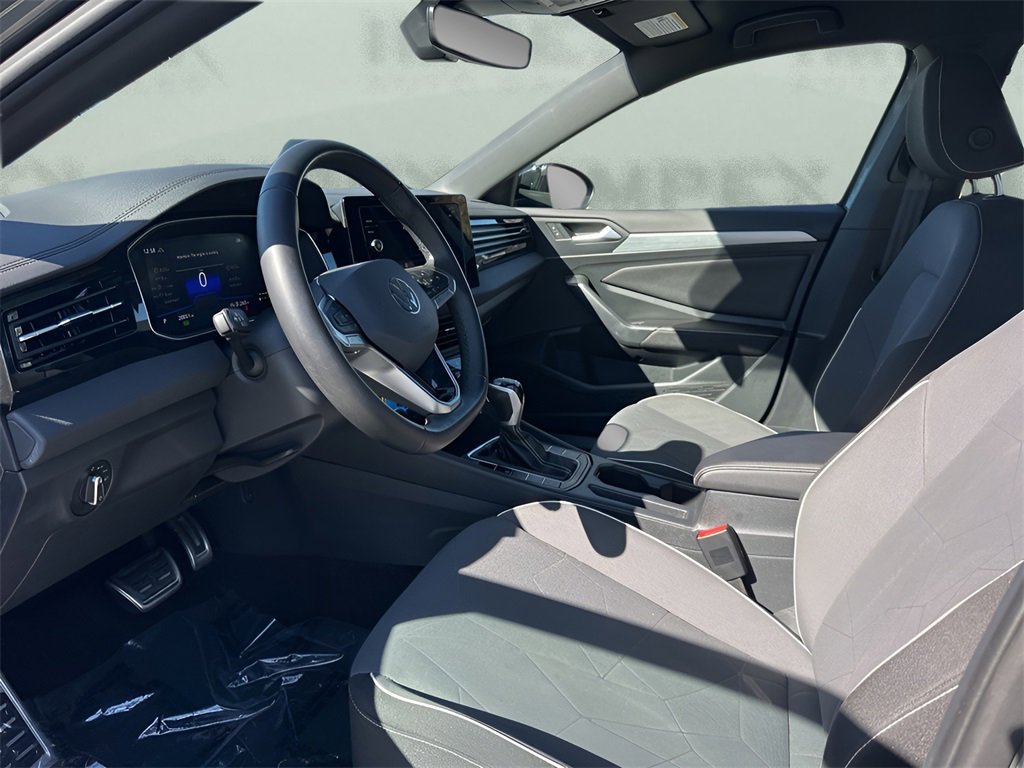 Used 2025 Volkswagen Jetta Sport image 9