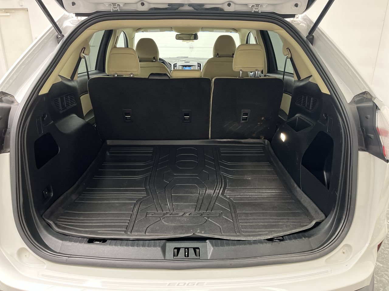 Certified 2019 Ford Edge SE w/ Cargo Accessory Package AWD/4WD image 25