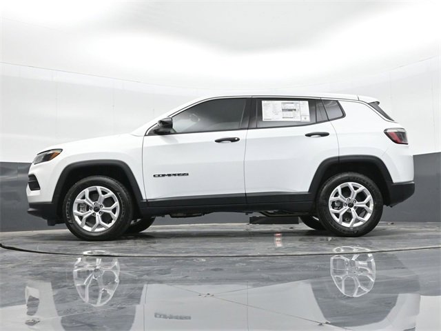 Used 2025 Jeep Compass Sport image 43