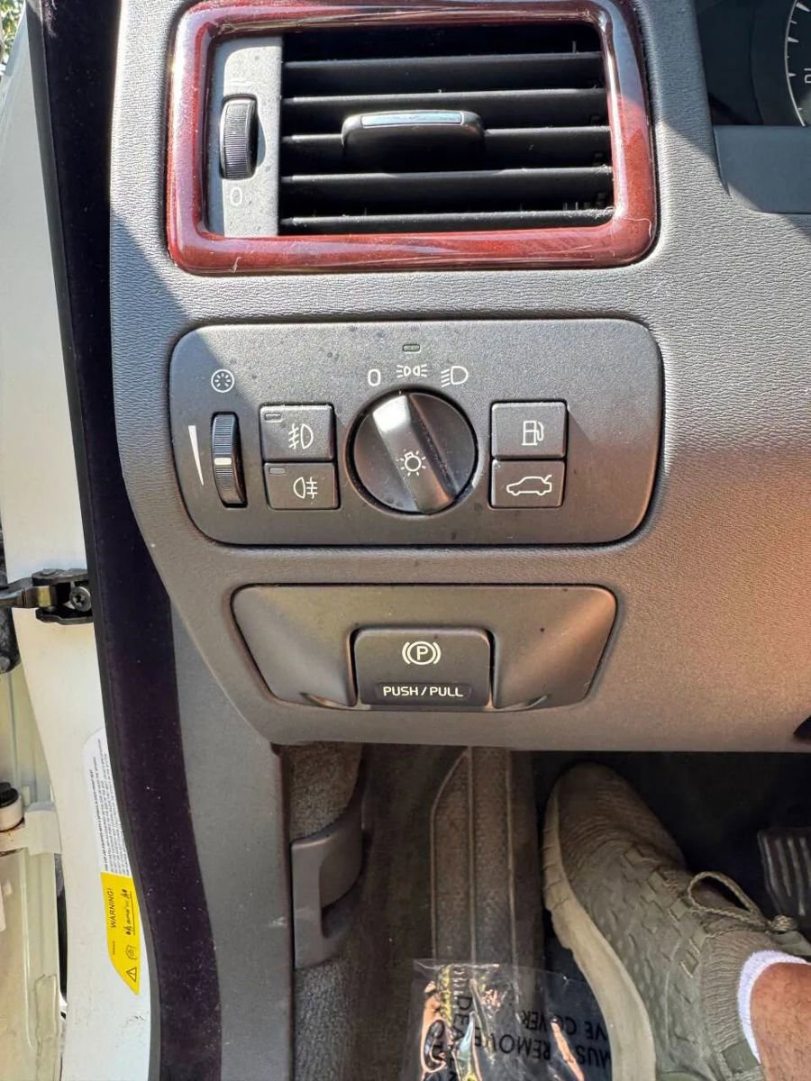 Used 2008 Volvo XC70 3.2 image 10