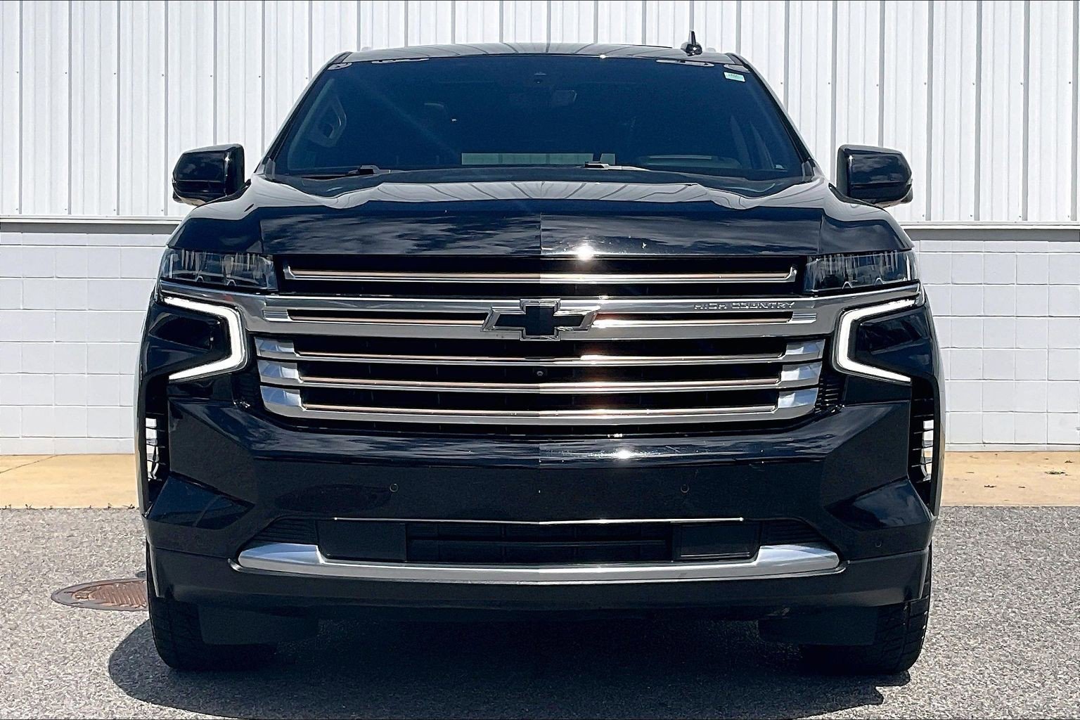 Used 2021 Chevrolet Suburban High Country w/ Premium Package AWD/4WD image 3