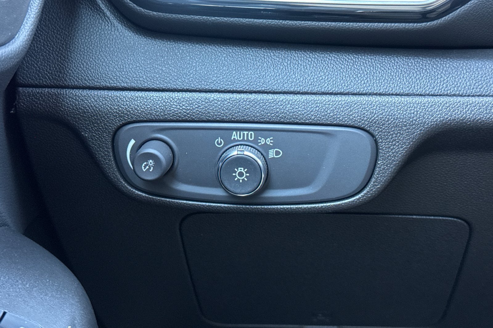 Used 2023 Chevrolet Bolt EUV LT w/ Driver Confidence Package FWD image 40