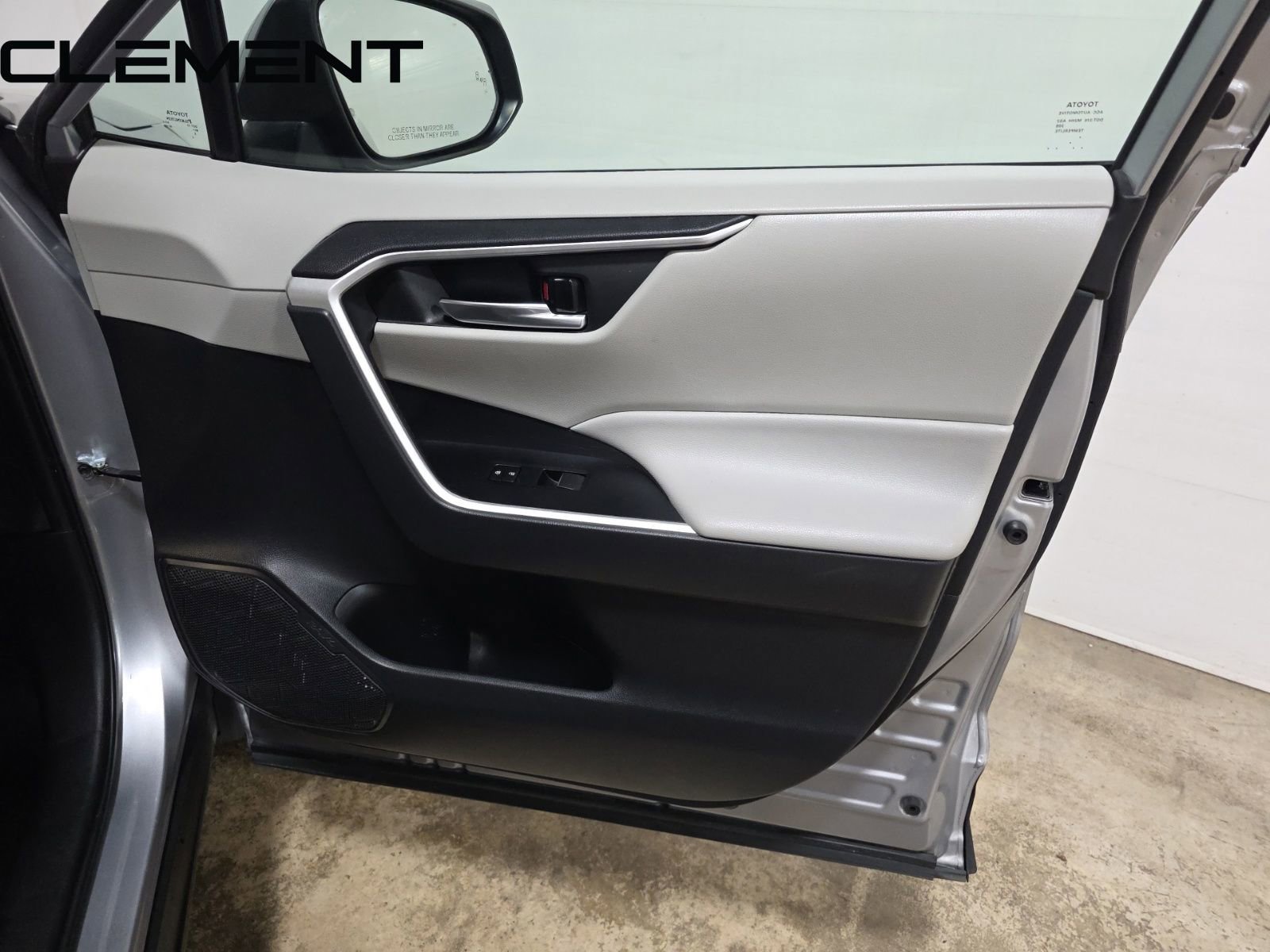 Used 2021 Toyota RAV4 XLE Premium image 38