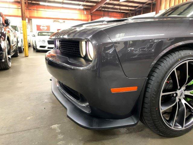 Used 2018 Dodge Challenger R/T Scat Pack w/ Leather Interior Group RWD image 52