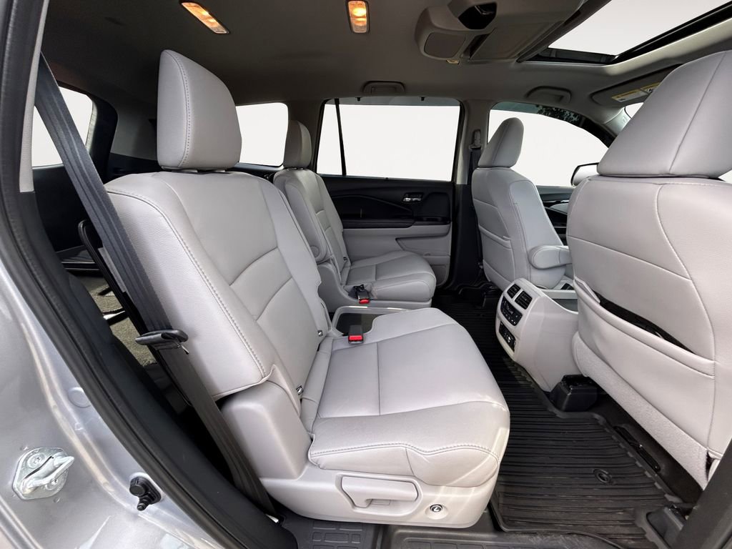 Used 2021 Honda Pilot Touring image 12