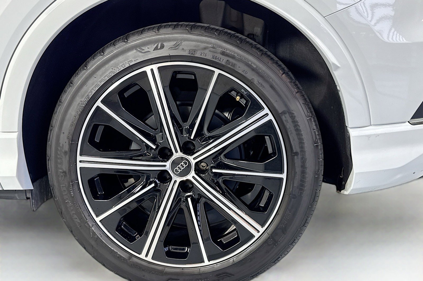 Used 2025 Audi Q4 e-tron Premium Plus image 30