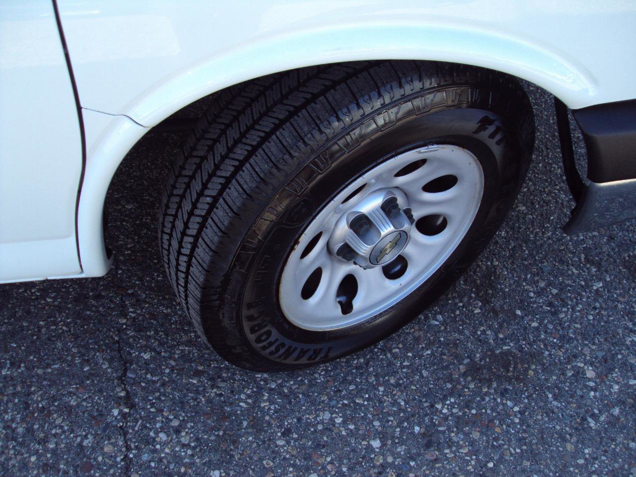 Used 2012 Chevrolet Express 1500 AWD image 31