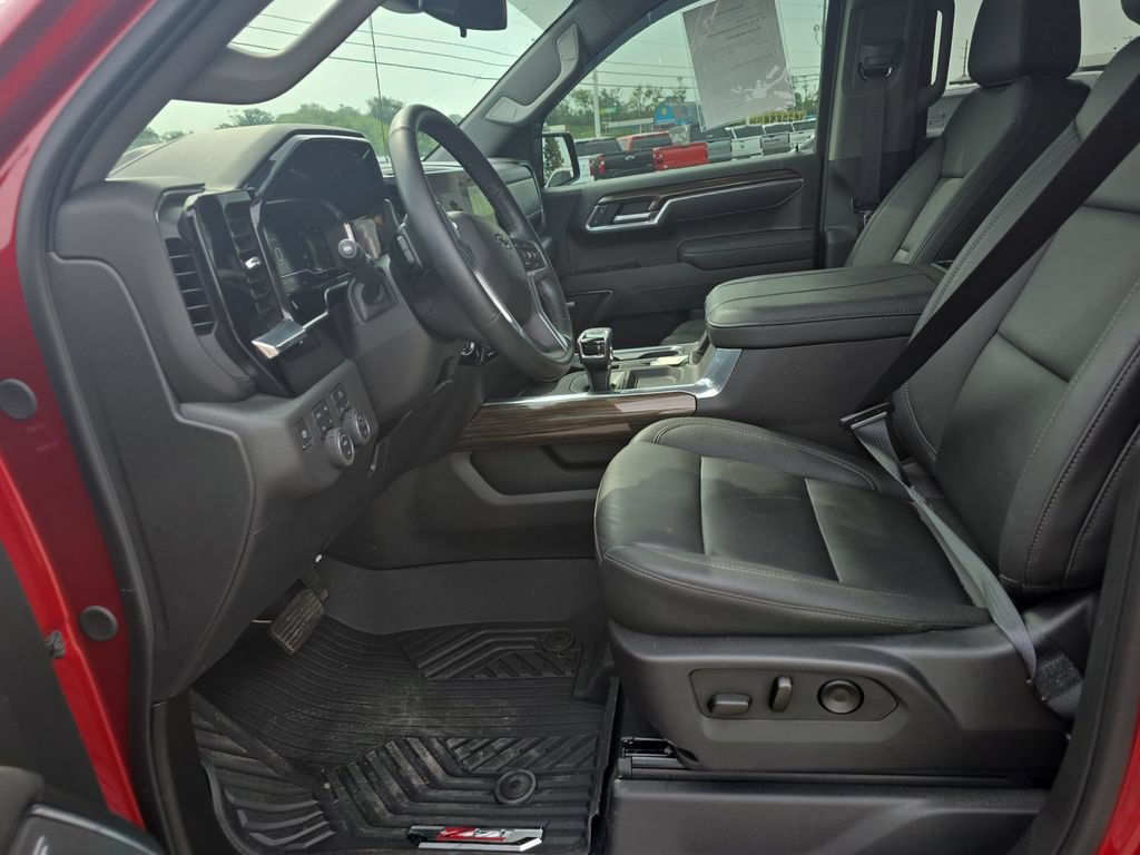 Used 2025 Chevrolet Silverado 1500 LT Trail Boss w/ Convenience Package II AWD/4WD image 27