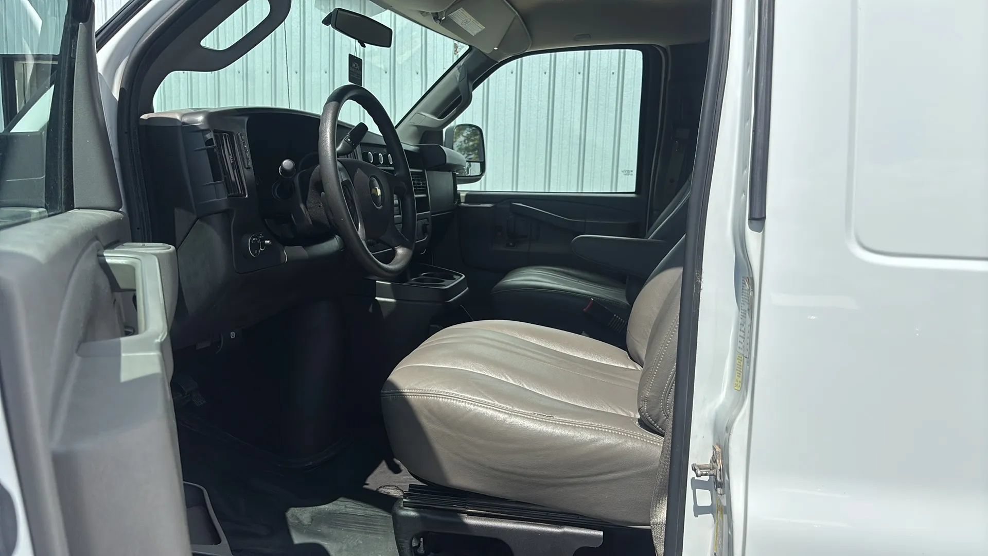 Used 2017 Chevrolet Express 2500 RWD image 19