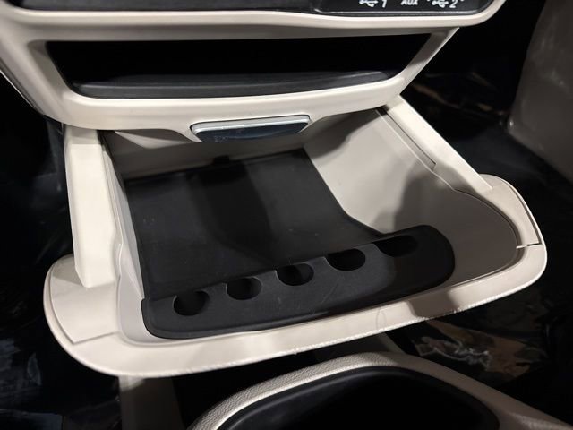 Used 2023 Chrysler Pacifica Touring-L image 24