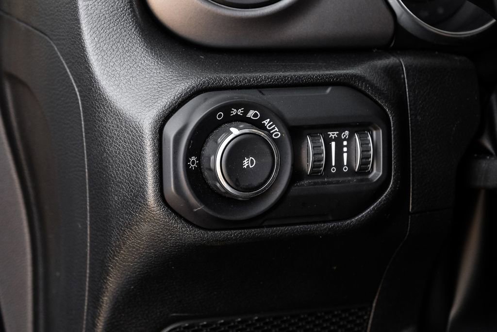 Used 2022 Jeep Wrangler Unlimited Sport image 37