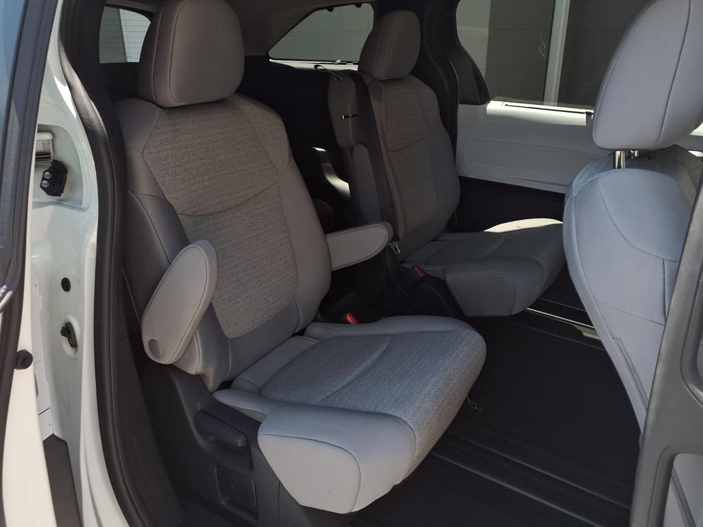 Certified 2026 Toyota Sienna LE FWD image 20