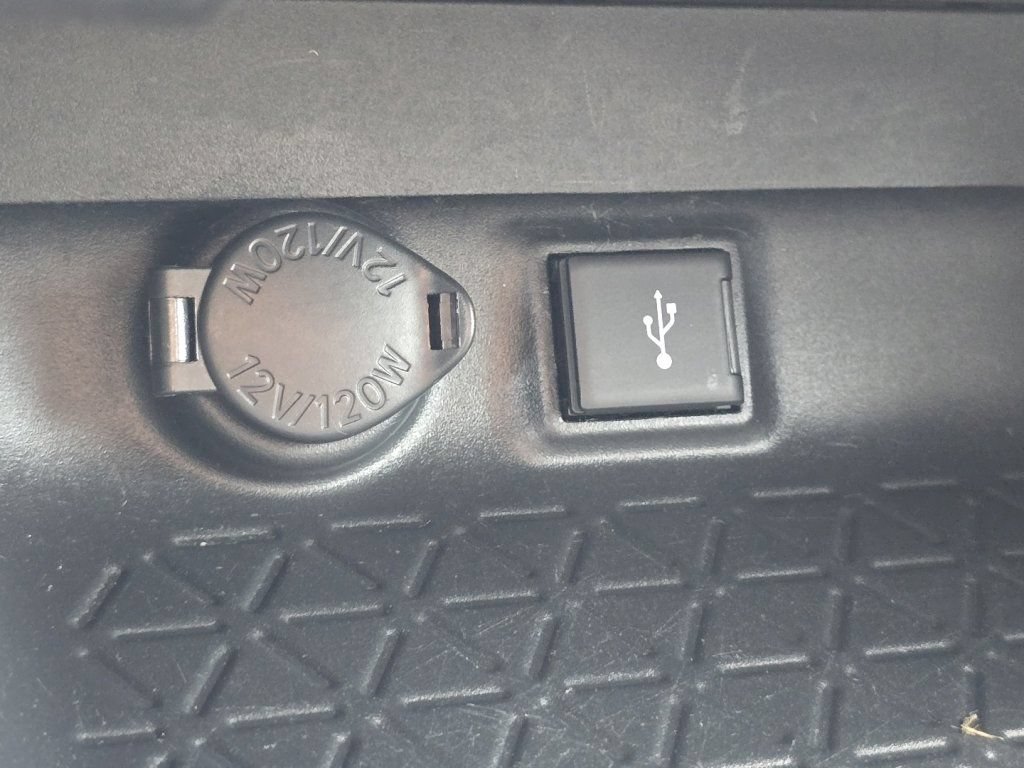 Used 2020 Toyota RAV4 XLE FWD image 8