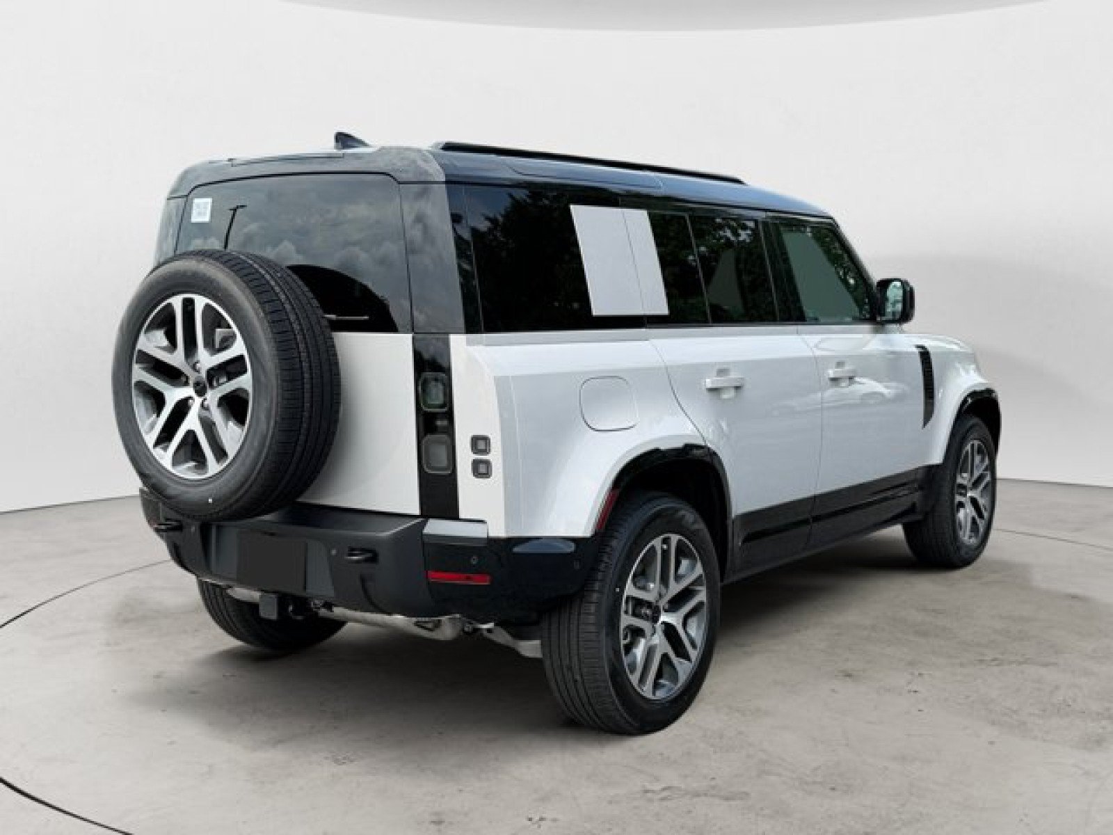New 2026 Land Rover Defender 110 X-Dynamic SE AWD/4WD image 4