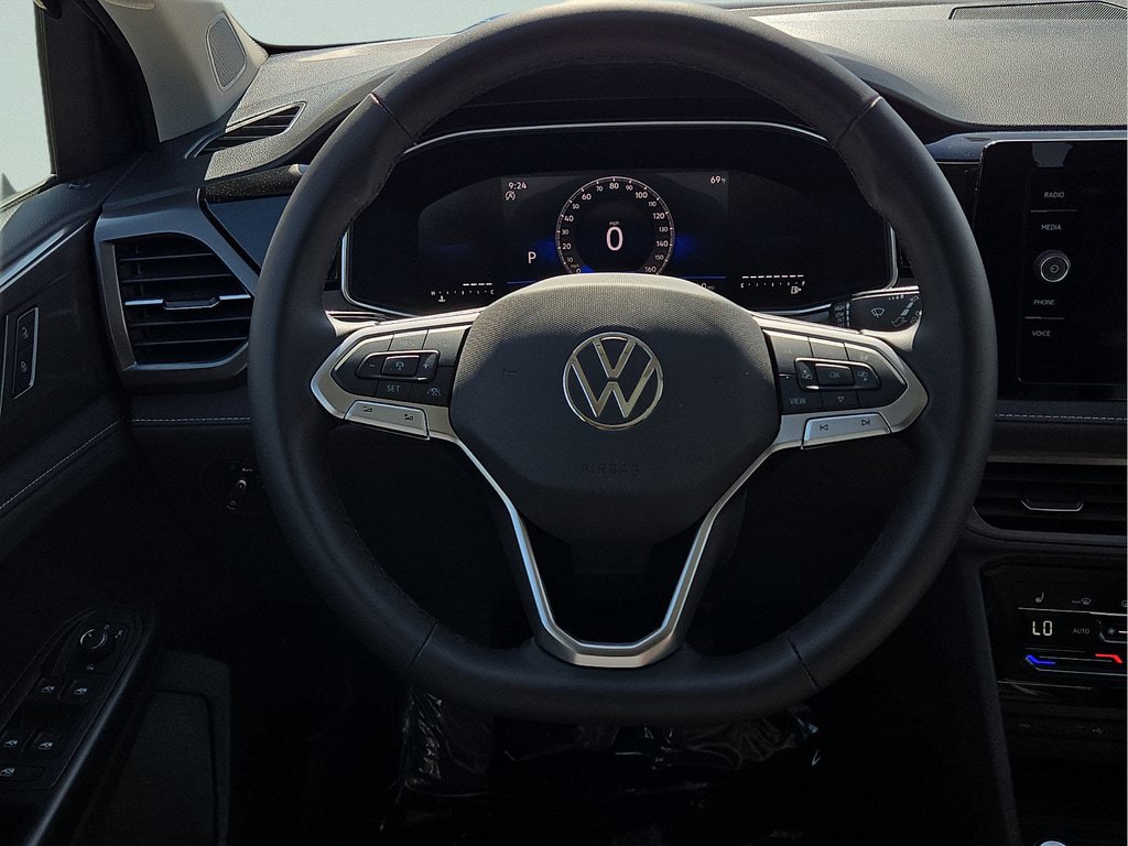 New 2026 Volkswagen Taos SE FWD image 14