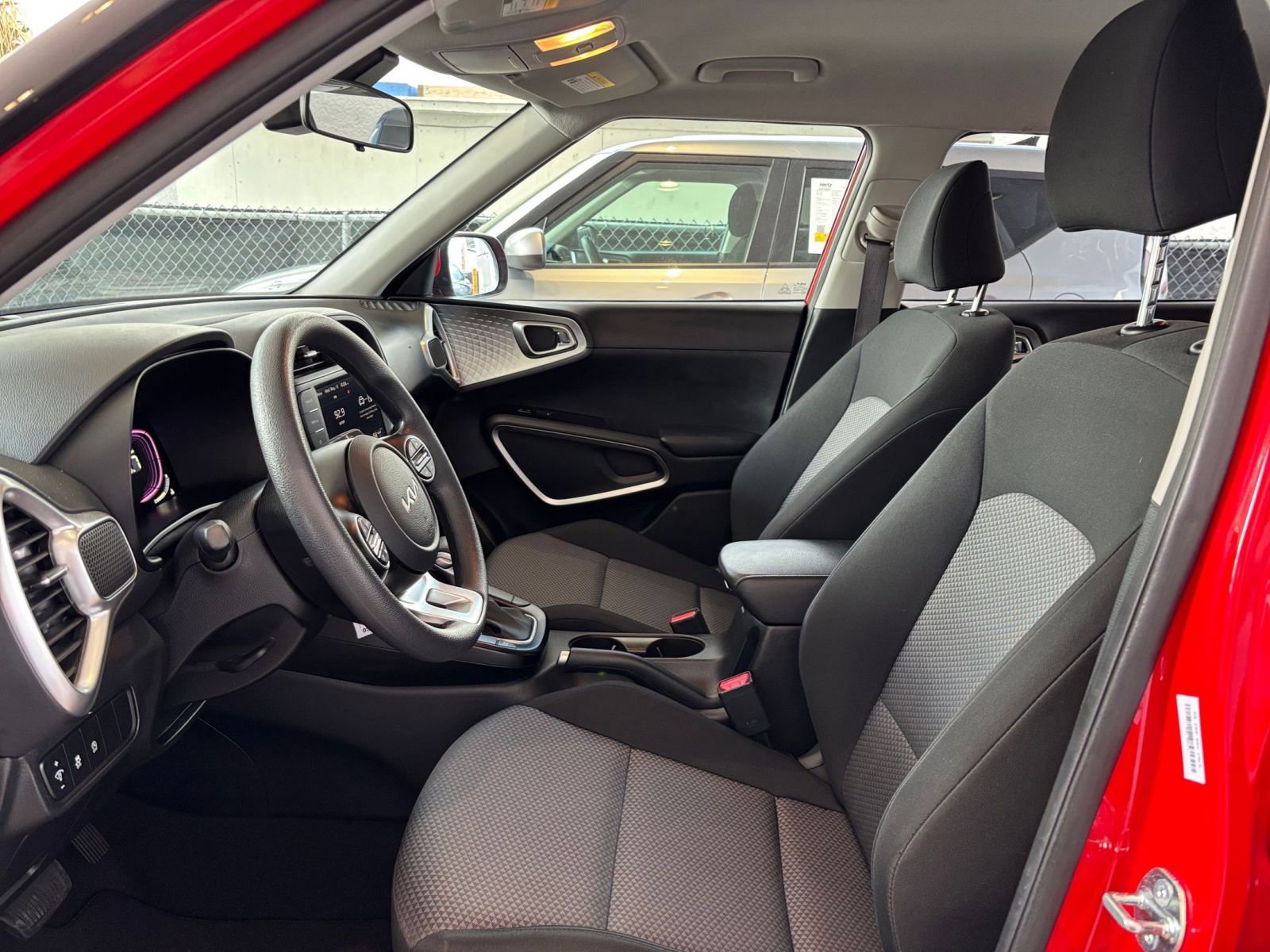 Used 2025 Kia Soul LX w/ LX Technology Package FWD image 27