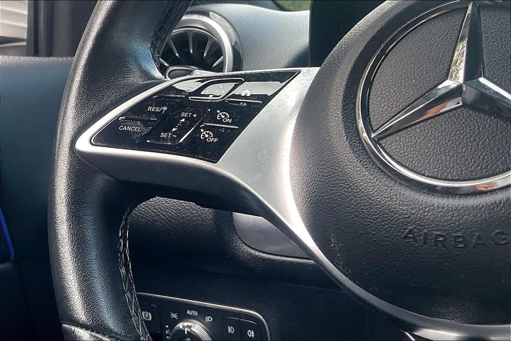 Used 2025 Mercedes-Benz GLB 250 image 8