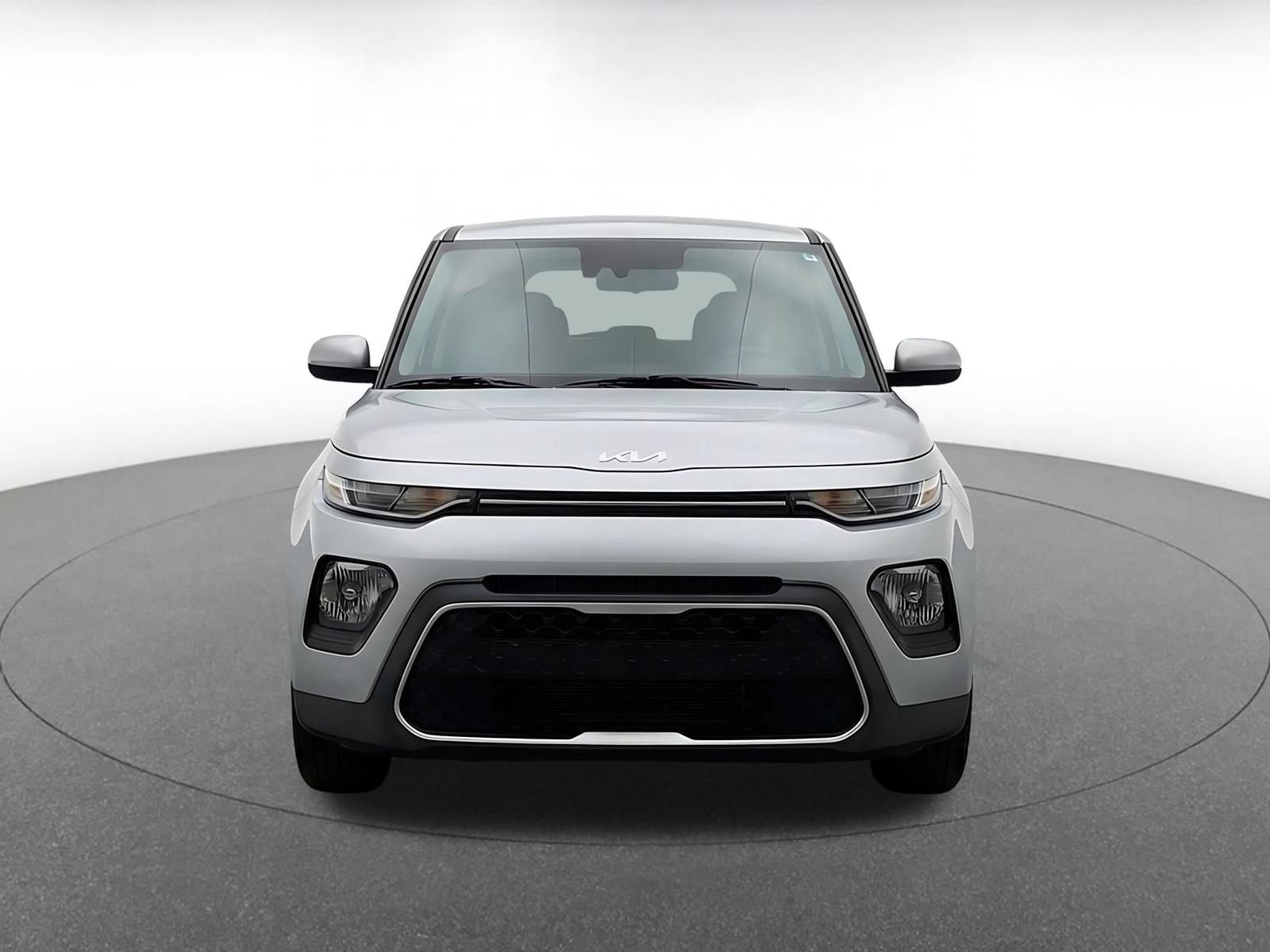 Used 2025 Kia Soul LX w/ LX Technology Package FWD image 2