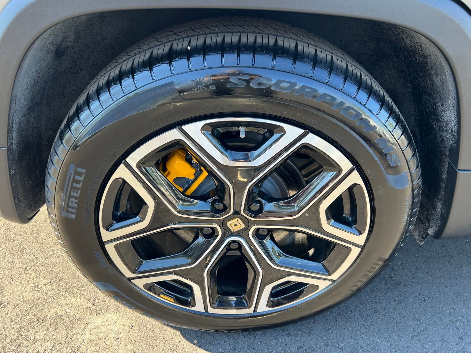 Used 2022 Rivian R1T Launch Edition image 12