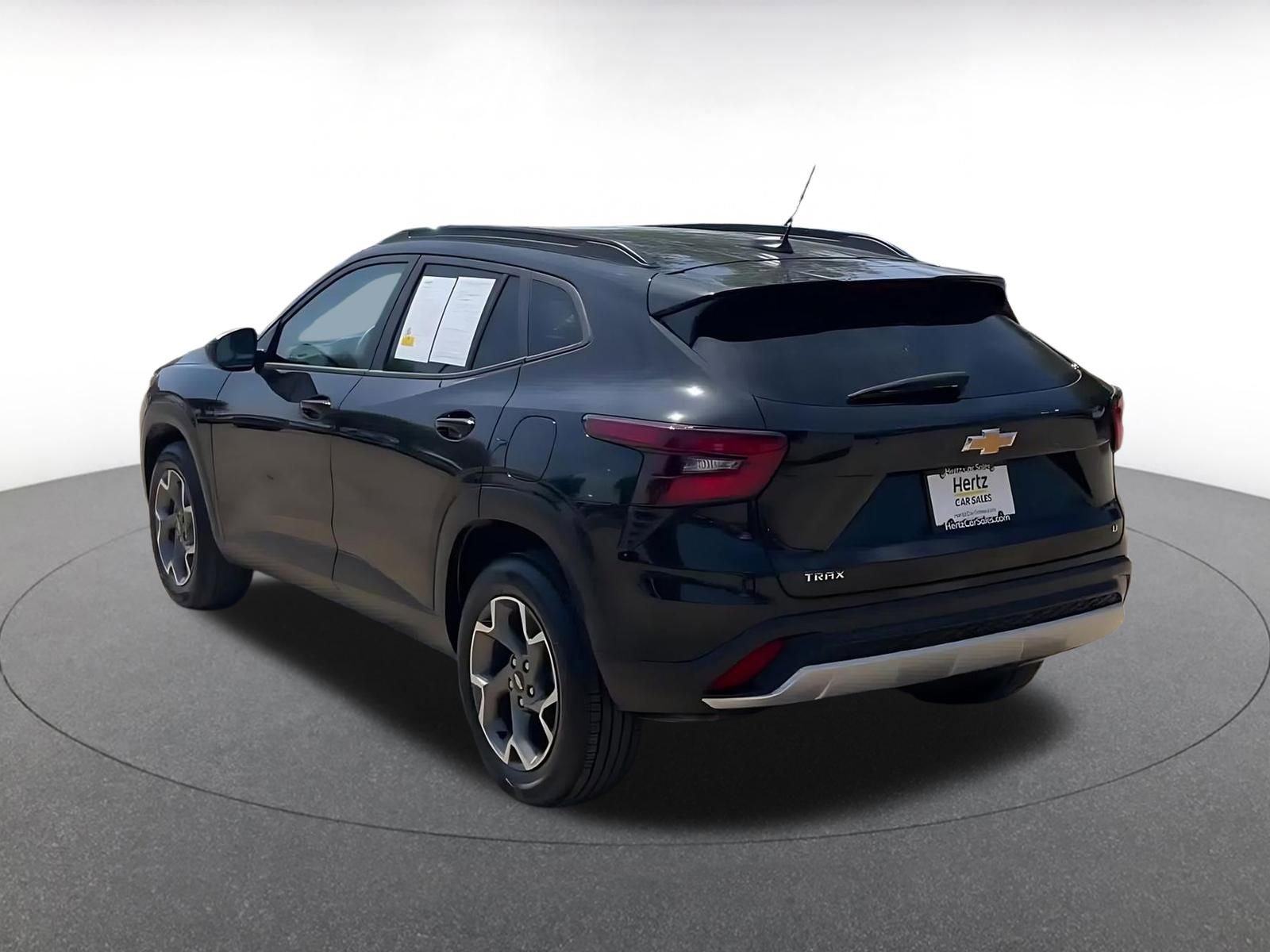 Used 2025 Chevrolet Trax LT FWD image 11