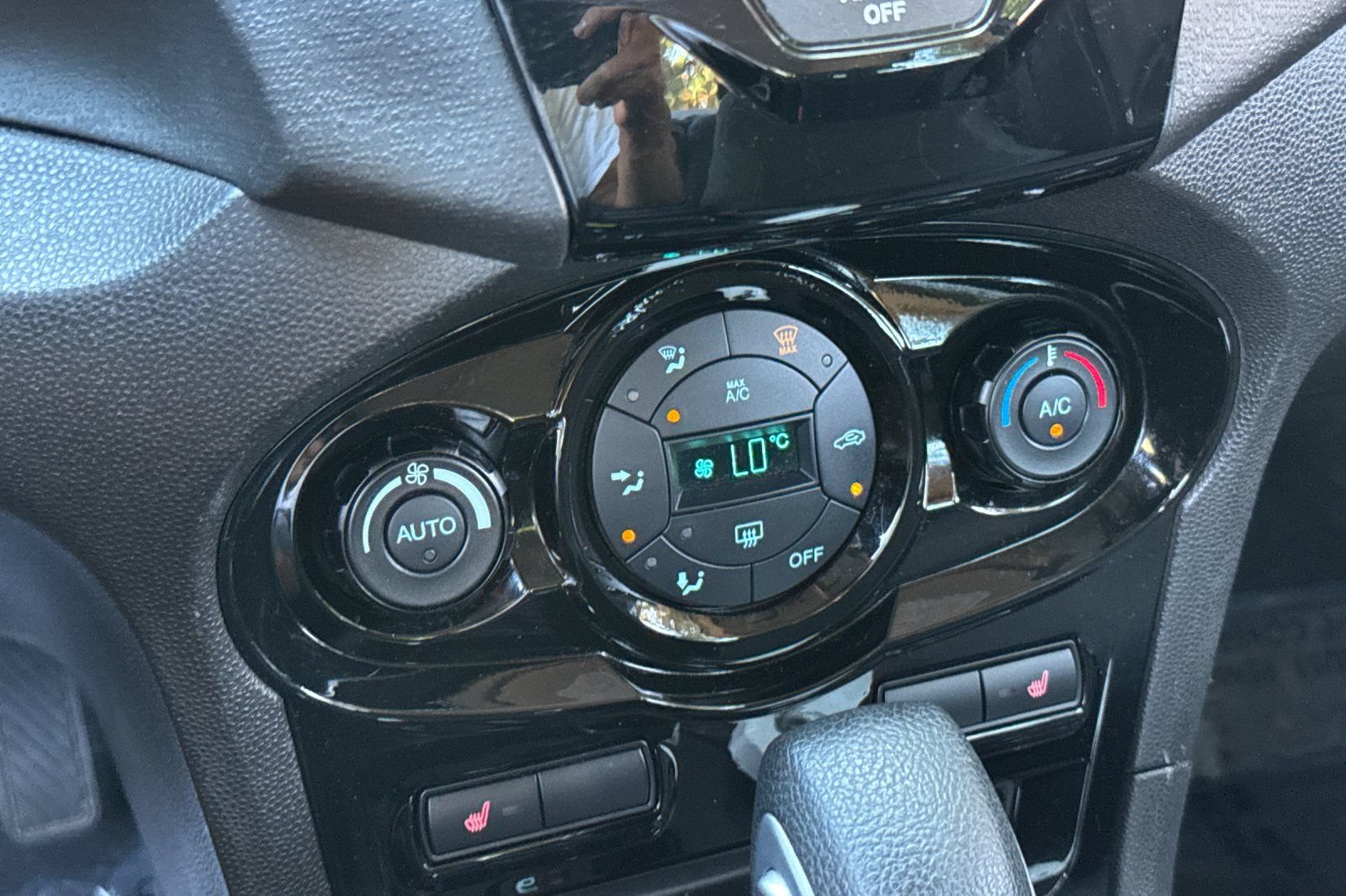 Used 2014 Ford Fiesta SE w/ Equipment Group 201B FWD image 18