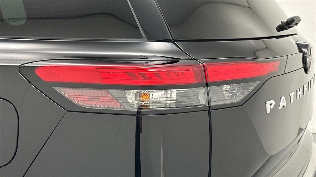 Certified 2022 Nissan Pathfinder Platinum w/ Cargo Package image 24