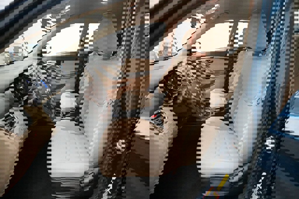 Used 2016 Hyundai Elantra SE image 7