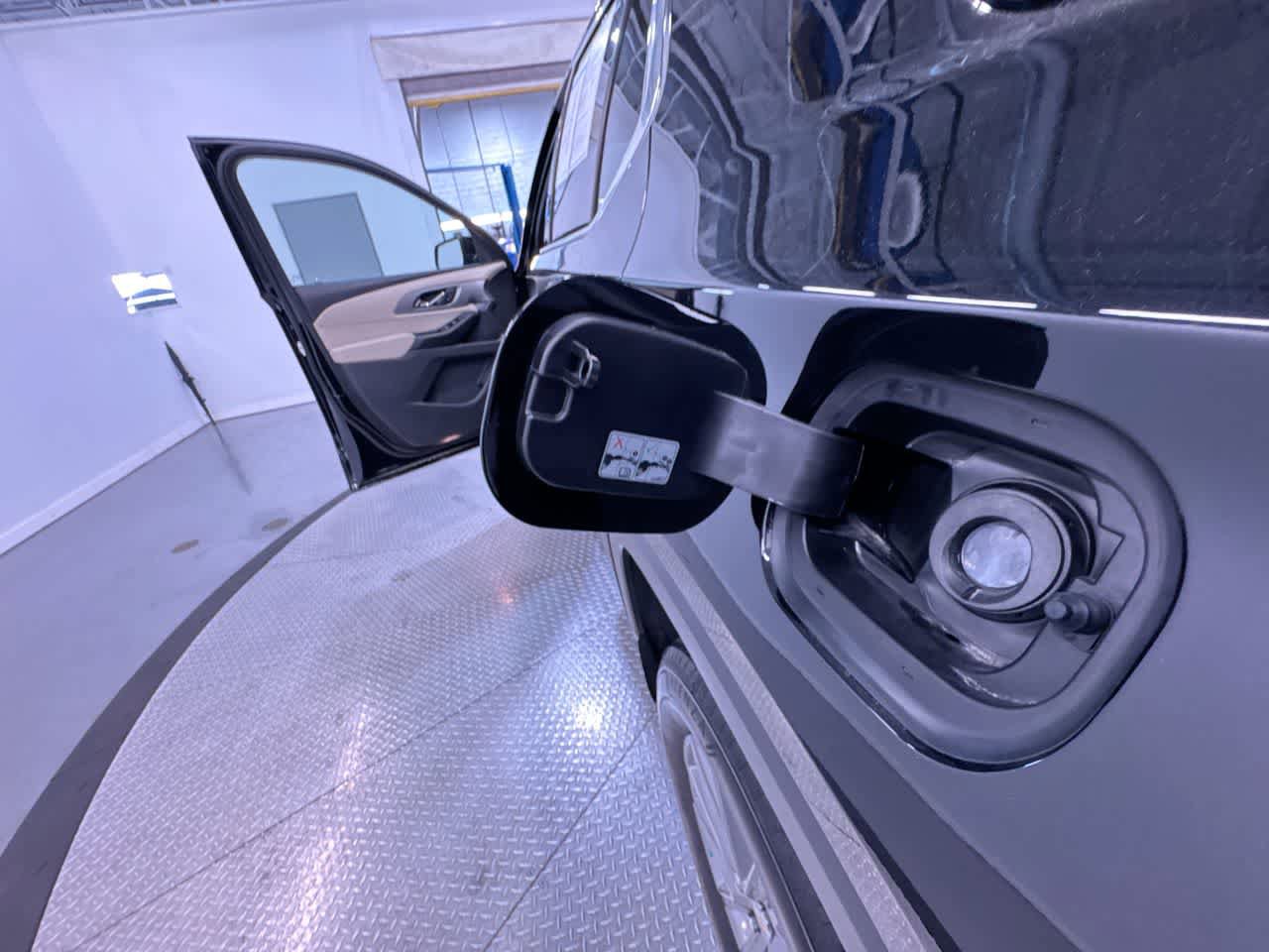 Used 2023 Chevrolet Traverse LS FWD image 42